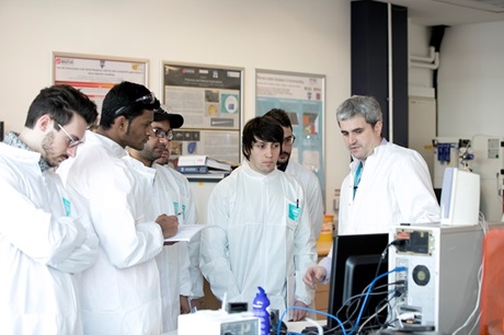people during demos at Microman workshop